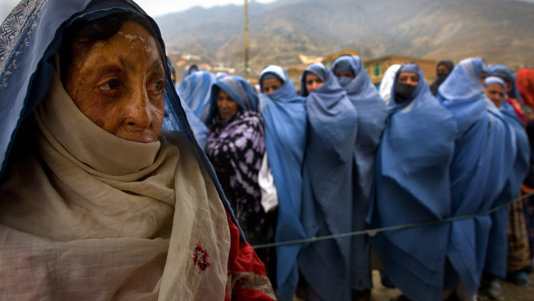 reguli ce le îngrozesc pe femeile afgane