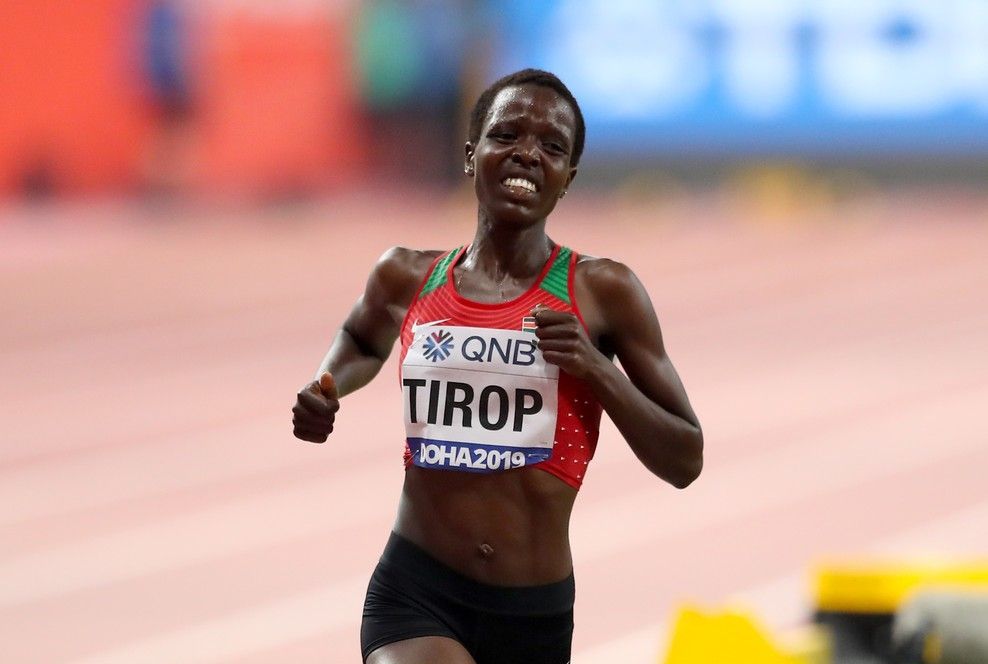 Această tragedie cu sprtiva găsită înjunghiată vine după ce Tirop pe data de 9 octombrie, atleta Hosea Mwok Macharinyang (35 de ani)