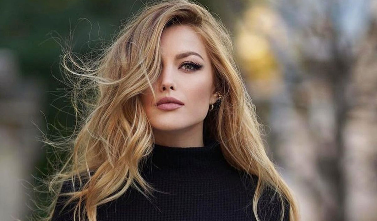 Elena Gheorghe și toți cei 10 membri ai familiei sale au fost infectați cu Sars-Cov-2 în formă severă și ușoară. Vedeta a sunat la mai multe spitale, pentru o rudă în stare gravă, dar nu mai erau locuri.