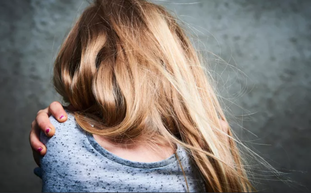 O adolescentă dintr-un orfelinat a fost vândută cu 200 de euro unui clan