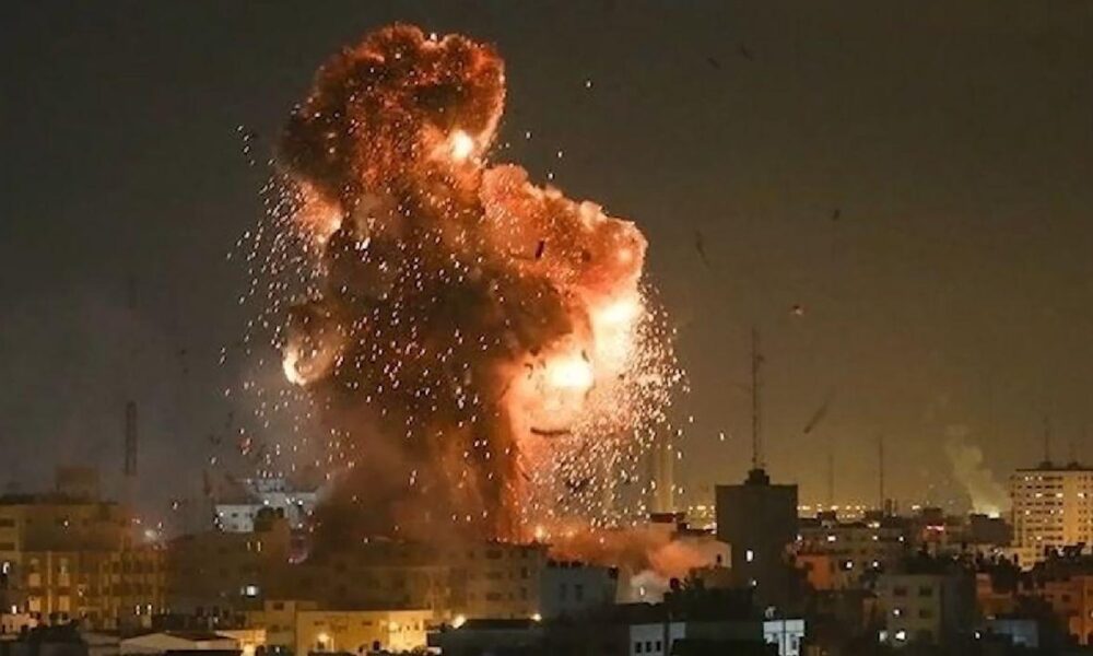 Israel au lovit marea bază aeriană Shayrat cu mai multe rachetele care a fost folosită recent atât de forţele aeriene iraniene și de armata rusă staționată în Siria.