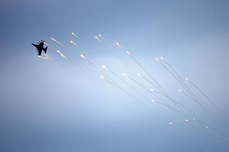 NATO nu aprobă zonă de interdicție aeriană
