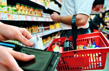 INS: Zahărul, untul și uleiul, în topul scumpirilor