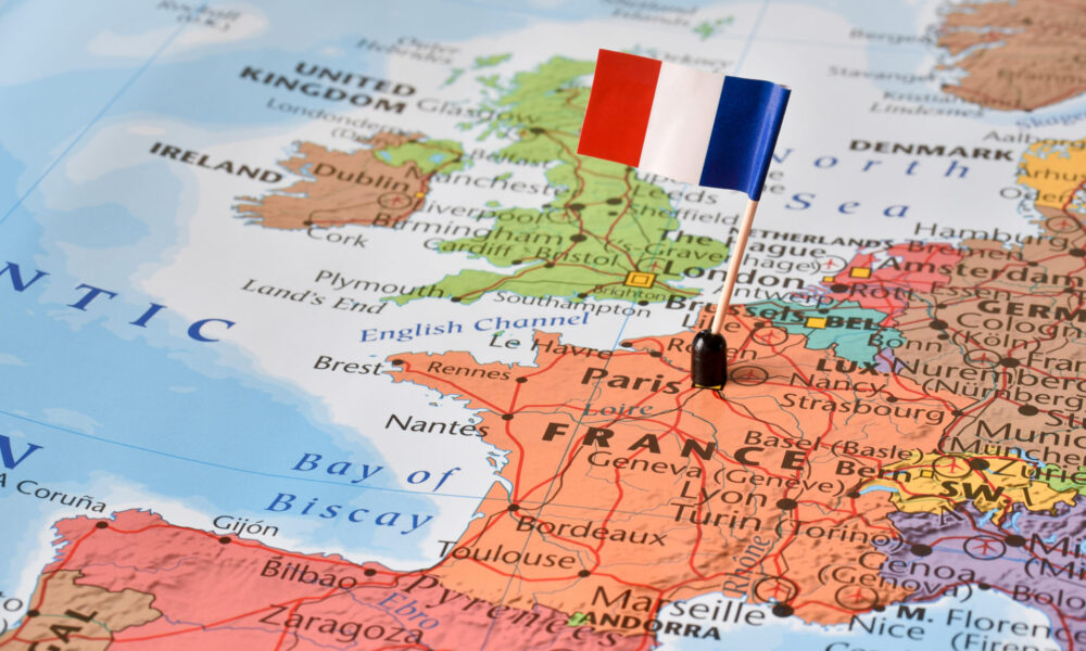 Franța se luptă cu valul 9 de coronavirus, dar şi cu o triplă epidemie
