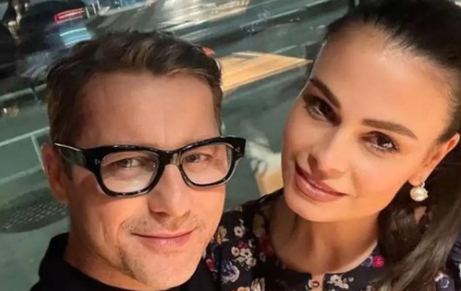 Cine este Adi Sînă