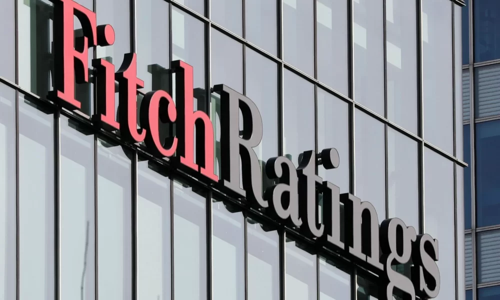 Fitch schimbă perspectiva României la „negativă”
