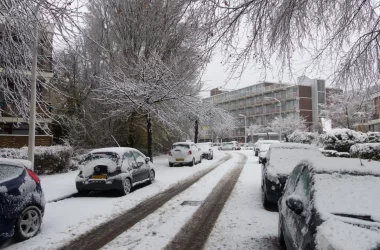 Vremea se răcește, un val de ninsori lovește jumătate de țară