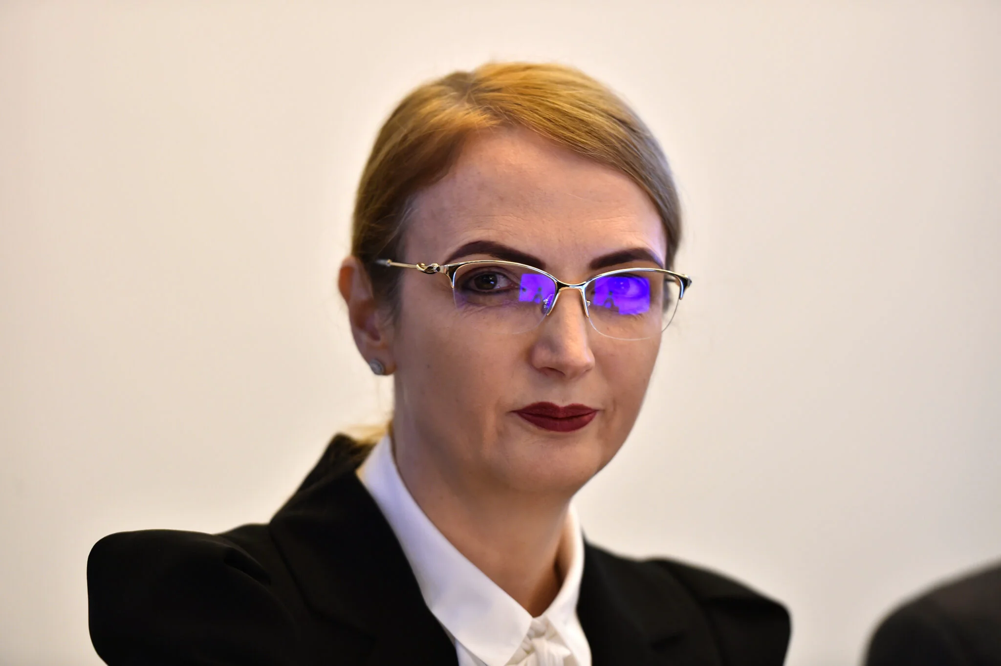 ÎCCJ nu mai contestă la CCR reformele Bolojan; AUR pregătește sesizare privind deficitul bugetar
