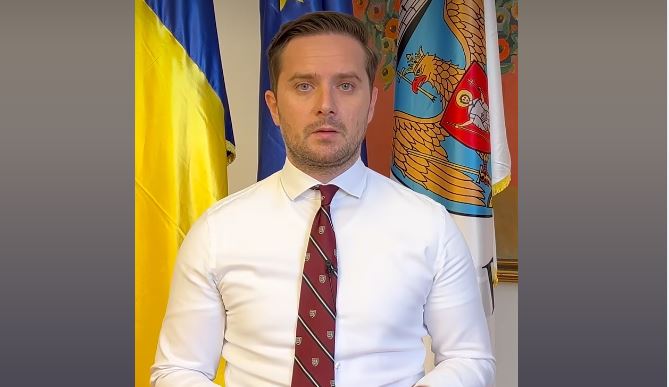 Primăria Capitalei anulează un protest anti-imigrație sub presiuni politice, declanșând controverse privind discursul extremist.