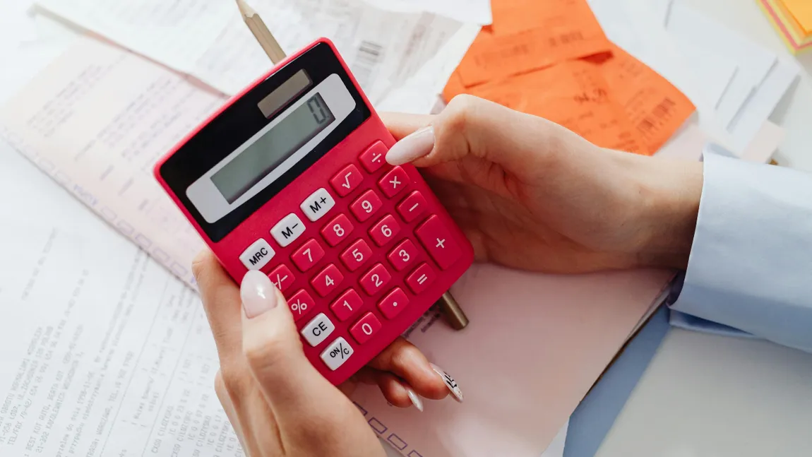 Lista completă cu taxele și impozitele care vor suferi majorări semnificative anul viitor!
