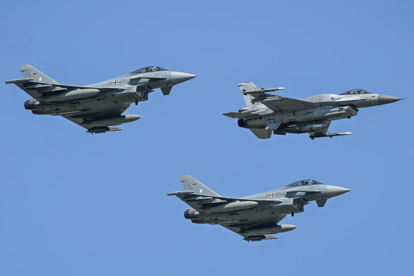 Polonia ridică de urgență avioane de luptă.