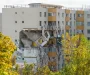 Explozie puternică într-un bloc din București. Două etaje, spulberate / Trei morți și 14 răniți / Locatarii au semnalat scurgeri de gaz. Distrigaz spune că a oprit gazul, dar a găsit sigiliul rupt