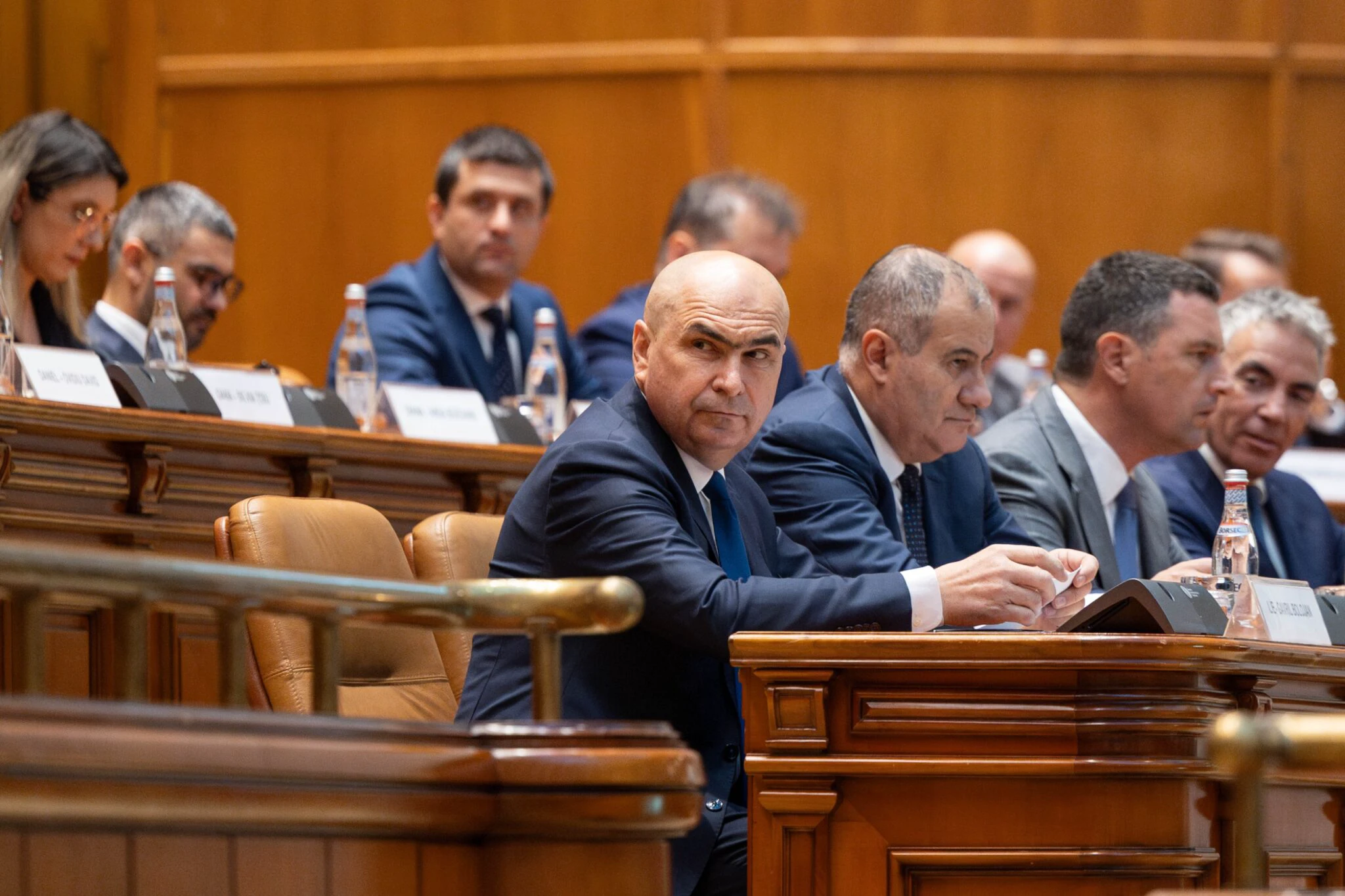 Guvernul stabilește alegerile locale parțiale pentru 7 decembrie și recunoaște noi stațiuni turistice în România.