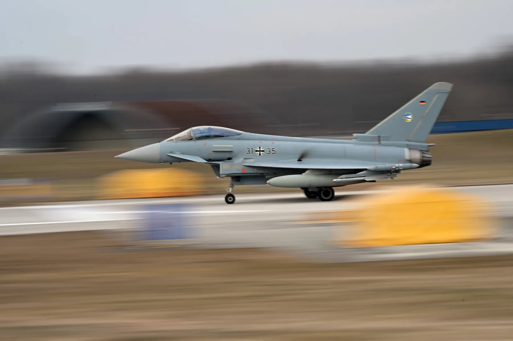 Armata ridică în aer patru aeronave de luptă