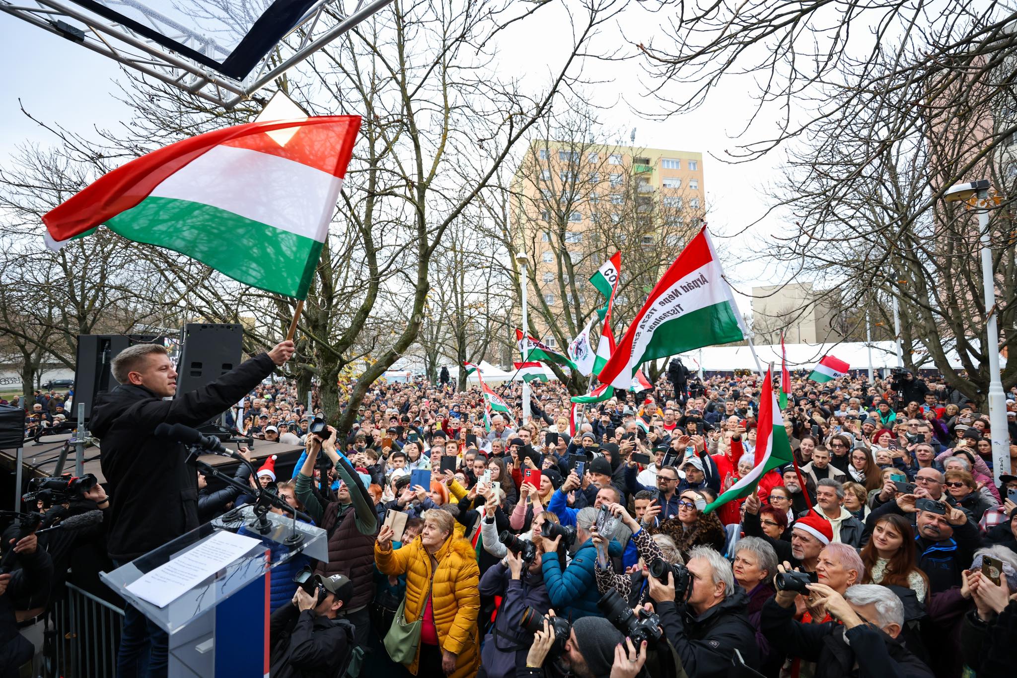 Opoziția pro-europeană cere demisia lui Orban