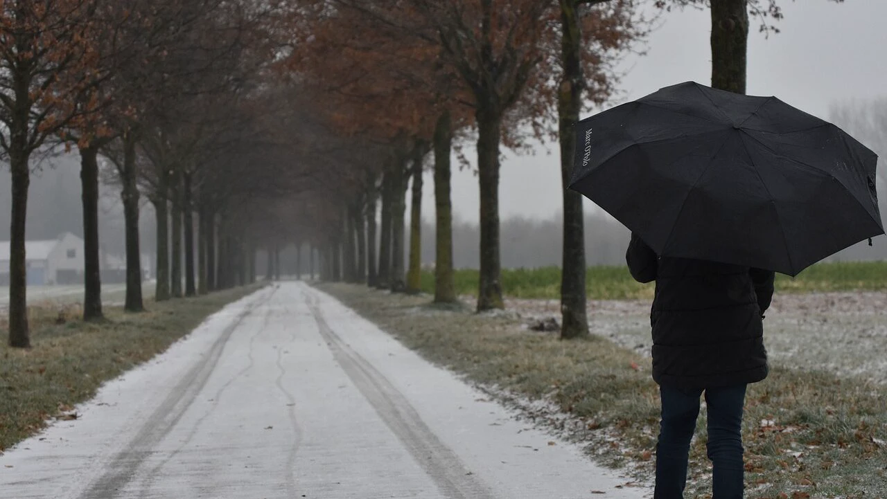 Vreme mohorâtă în weekend cu ploi izolate
