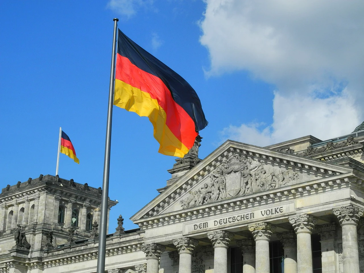 Germania mărește numărul ofițerilor pentru supravegherea extremismului de stânga