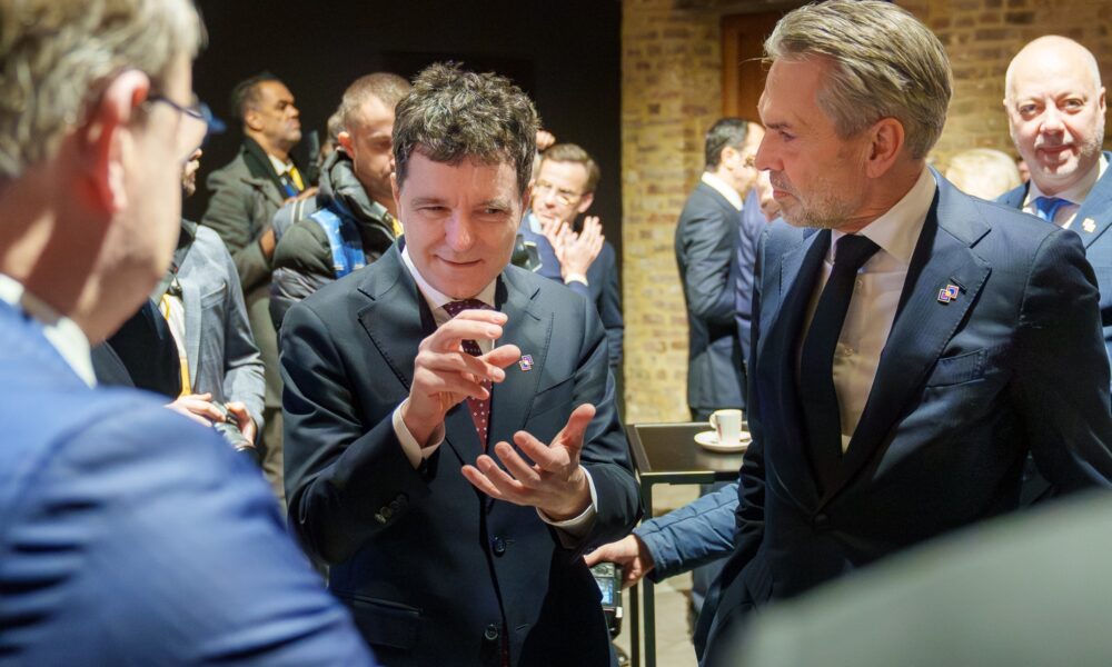 Nicușor Dan, cerute în instanță de o fostă judecătoare