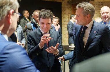 Nicușor Dan, cerute în instanță de o fostă judecătoare