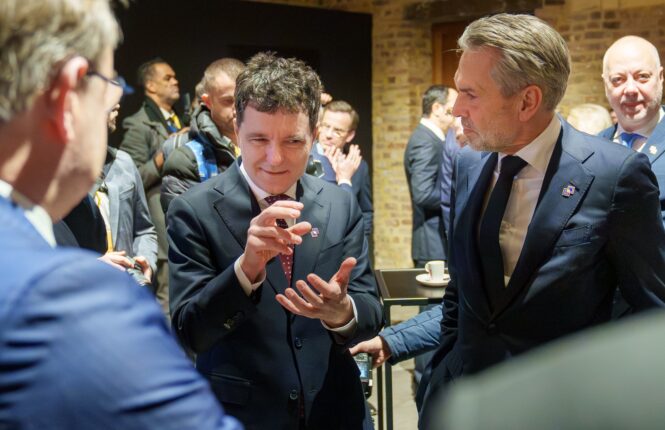 Nicușor Dan, cerute în instanță de o fostă judecătoare