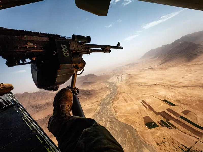 SUA trimit Nave de război și 8.000 de pușcași marini în Orient