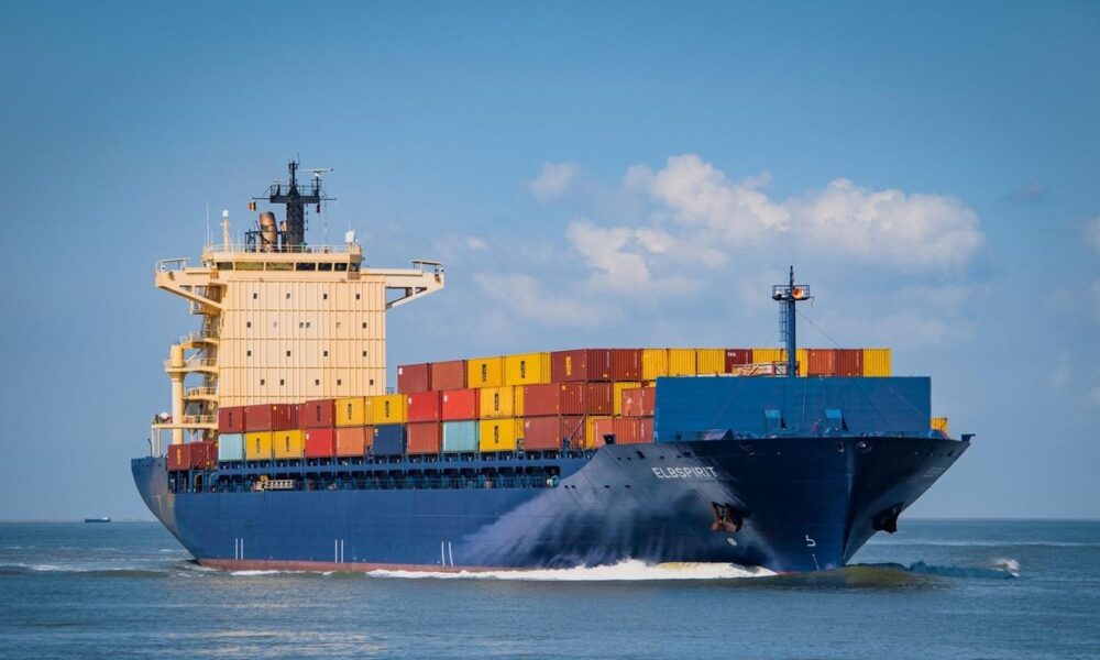 Ormuz, după amenințările lui Trump