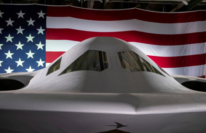 Bombardierul SUA B-21 Raider