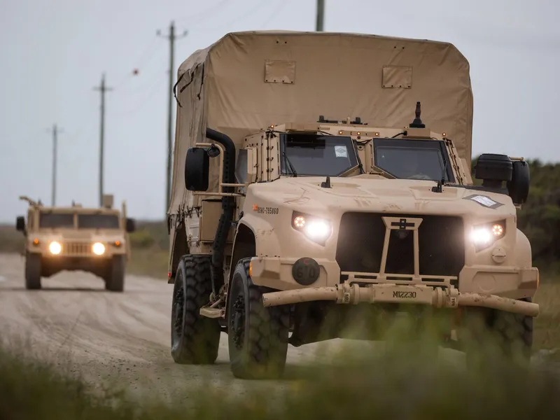 Armata SUA semnează un nou contract pentru blindate HMMWV