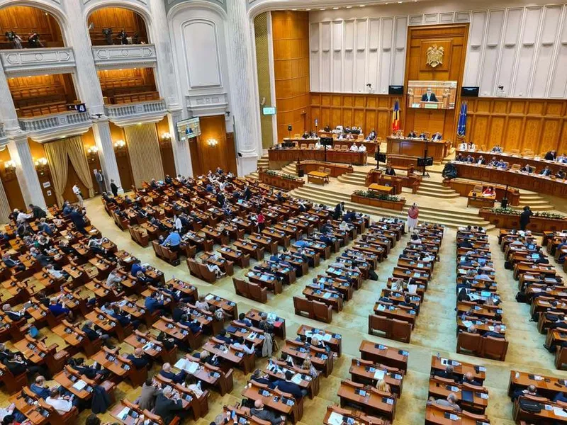 Parlamentul începe sesiunea de toamnă. Partidele caută