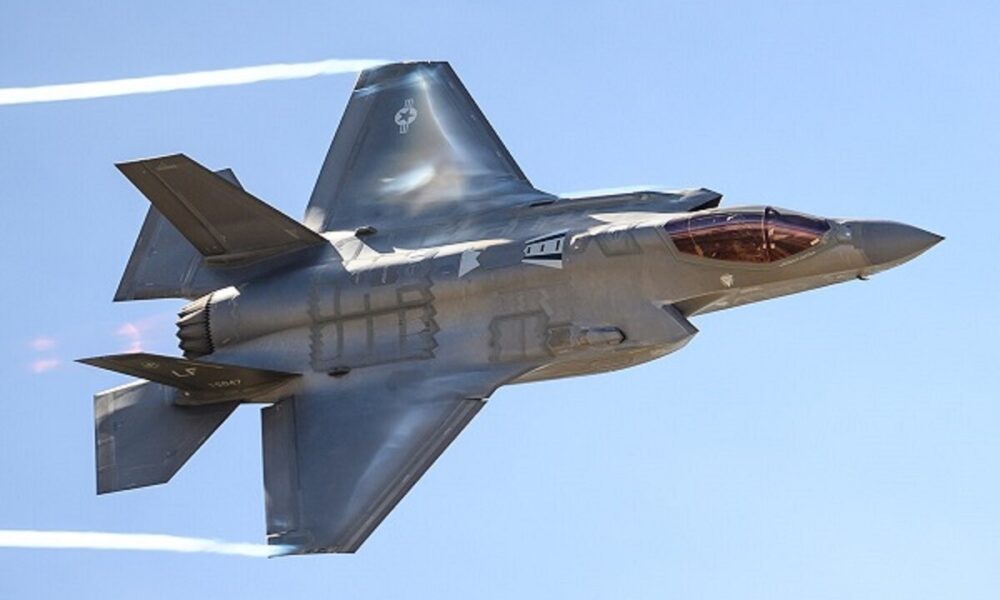 Bombardiere rusești înarmate cu rachete, interceptate de F-35