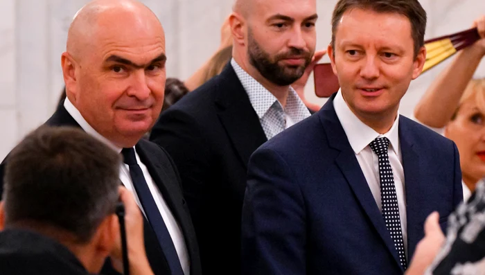 Reacțiile președintelui și premierului după decizia S&P de menținere a ratingului României fără retrogradare în categoria „junk